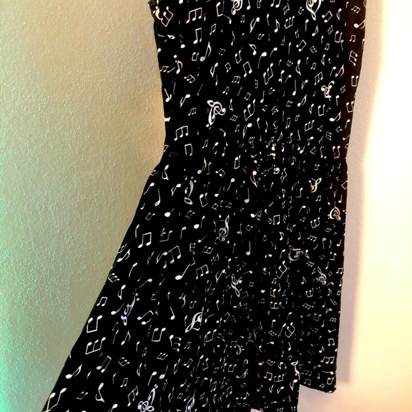 Hot Topic music notes monogram - Picture 3 of 7